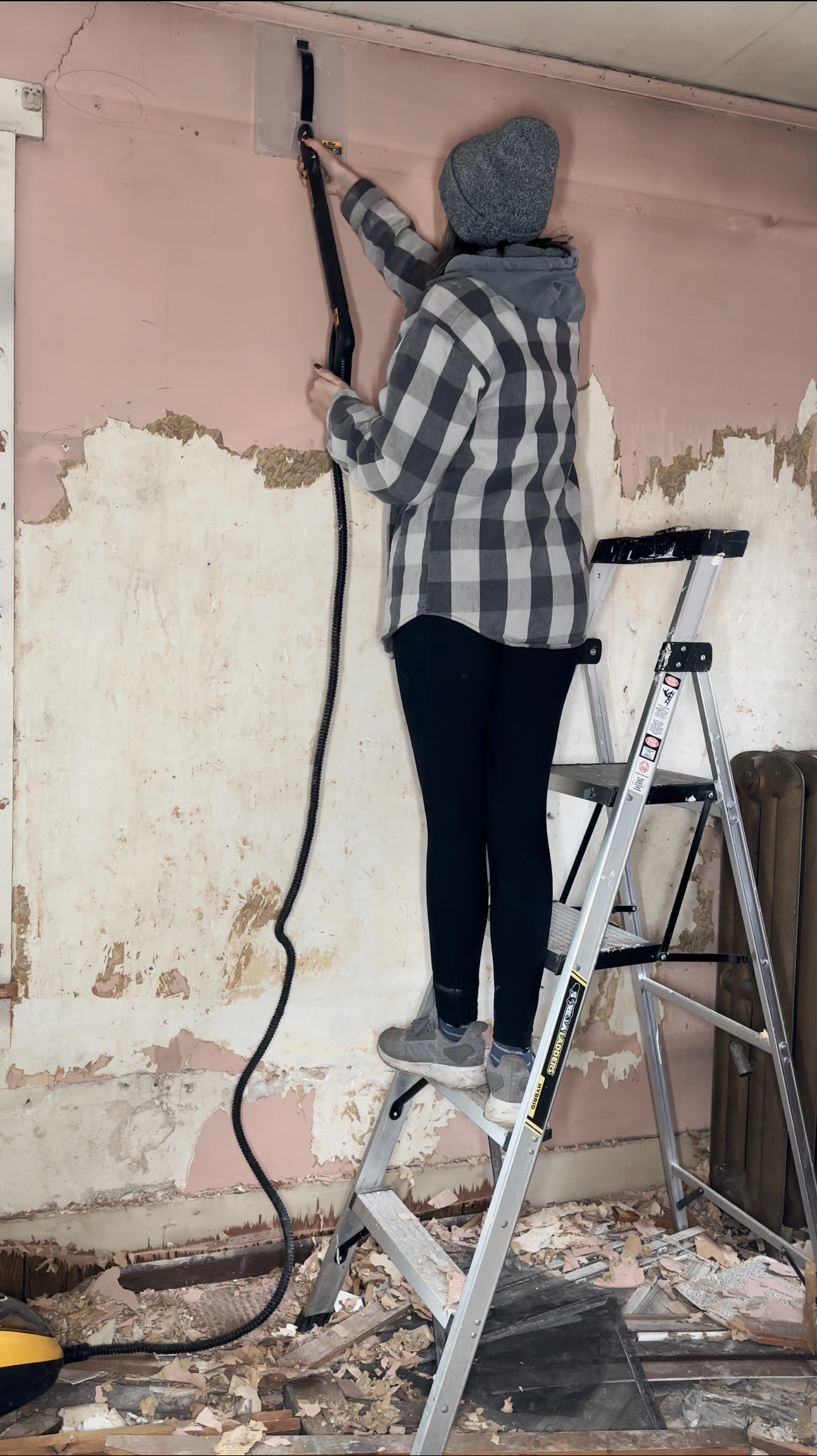 How to Strip Wallpaper